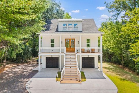 1216 Old Towne Road active home in Wespanee Plantation, Charleston, SC