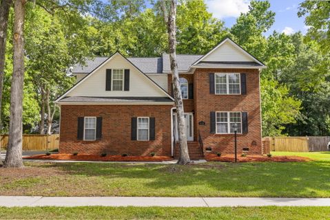 111 Haleswood Circle active home in Crowfield Plantation, Goose Creek, SC