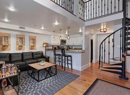 377 King Street Unit 203