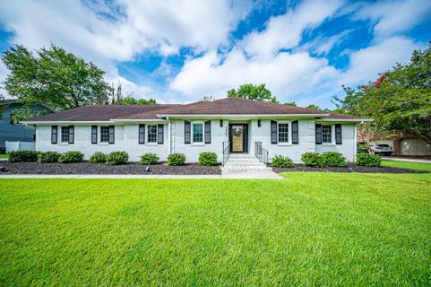 2943 Doncaster Drive