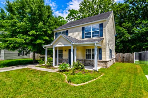 42 Woodleaf Court active home in Woodlands, Charleston, SC