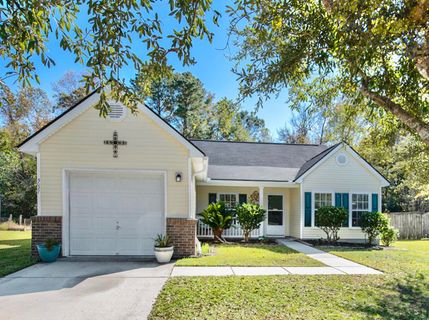 5027 Thornton Drive active home in Wescott Plantation, Summerville, SC
