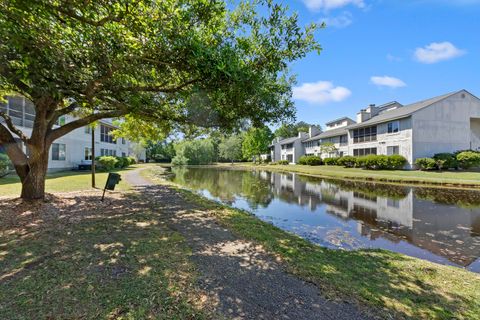 607 Waterwood Drive active home in Greenslake Condominiums, Goose Creek, SC