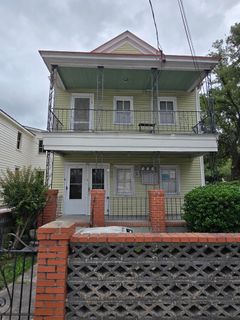 166 President Street active home in Elliotborough, Charleston, SC