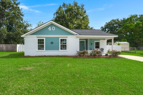 40 Clearwater Drive
