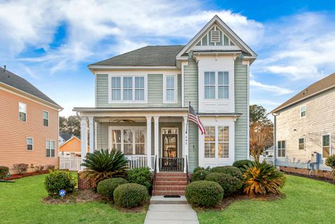 302 Hydrangea Street active home in White Gables, Summerville, SC