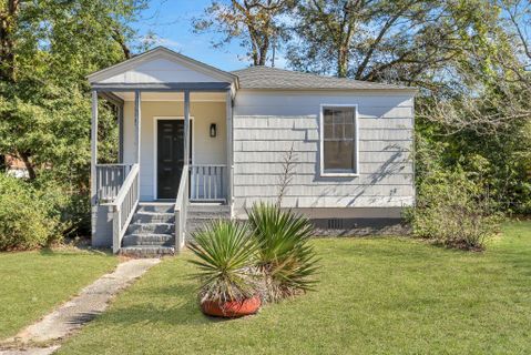 2671 Olympia Avenue active home in Waylyn, North Charleston, SC