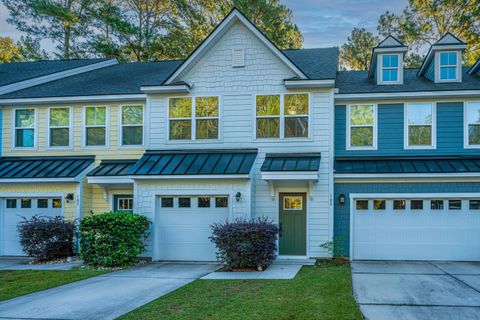 109 Queen Palm Court active home in Palmetto Row, Summerville, SC