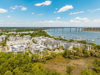 320 Longshore Street 1034