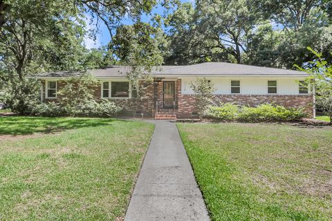 1114 Northbridge Drive active home in Northbridge Terrace, Charleston, SC