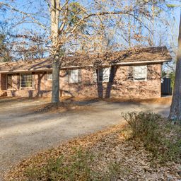 2060 Longwood Drive