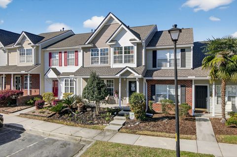 131 Hornby Circle active home in Persimmon Hill Townhouses, Goose Creek, SC
