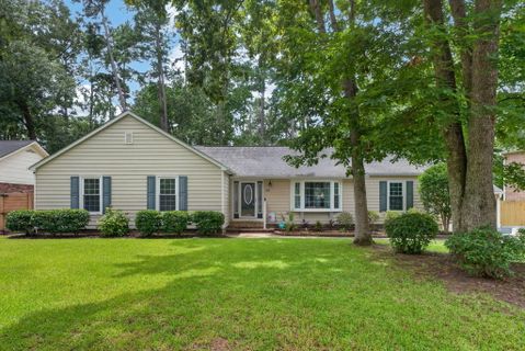 104 Runnymede Lane