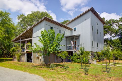1584 Periwinkle Drive active home in Copahee View, Mount Pleasant, SC