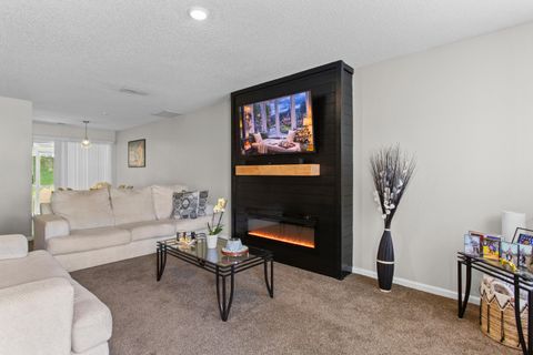 133 Brockman Way active home in Persimmon Hill Townhouses, Goose Creek, SC