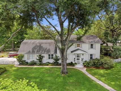 680 Fort Sumter Drive pending home in Lawton Bluff, Charleston, SC