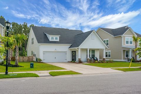 995 Arrowwood Way