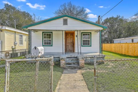 1989 Hugo Avenue