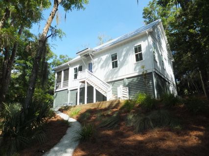 575 Pelican Court