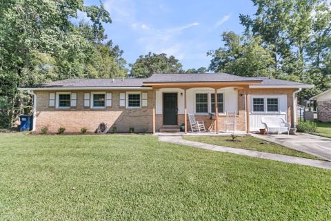 105 W Walnut Circle