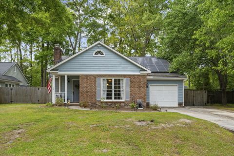 121 Mill Pond Court active home in Brandymill, Summerville, SC