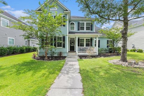414 Hamlet Circle