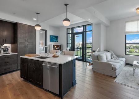 5 Gadsdenboro Street 501