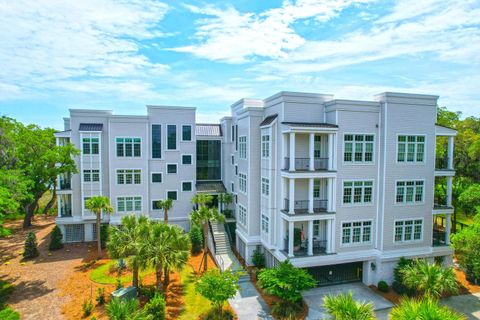 108 Fairbanks Oak Alley 201