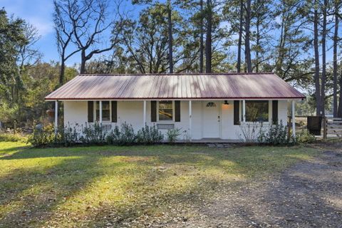 A home in Martins Point, Wadmalaw Island