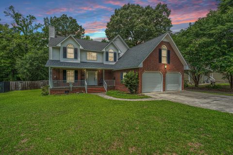 1543 Sterling Oaks Drive active home in Sterling Oaks, Moncks Corner, SC