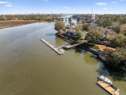 33 Wappoo Creek Place