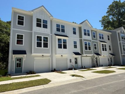 469 Caledon Court