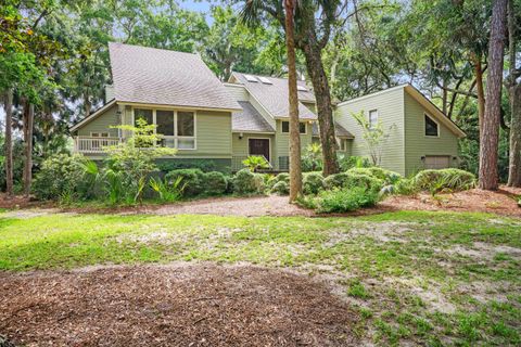 A home in Middlewoods West, Kiawah Island