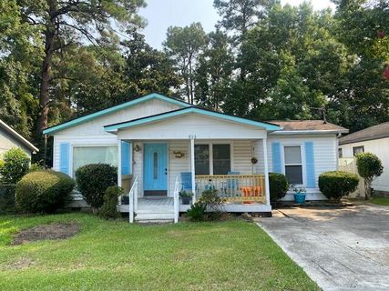 513 E Richardson Avenue active home in Challedon, Summerville, SC