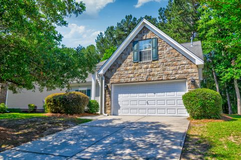 4921 Franconia Drive active home in Wescott Plantation, Summerville, SC