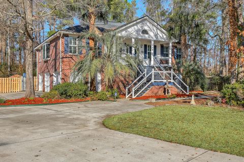 4221 Wildwood Landing active home in Coosaw Creek Country Club, North Charleston, SC