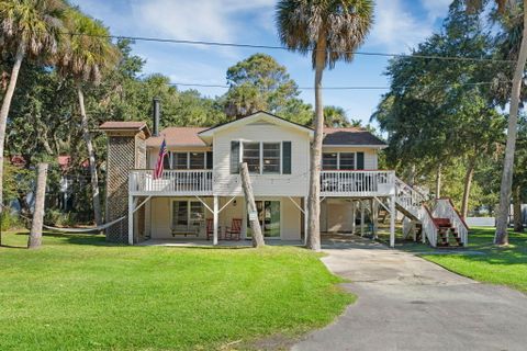 607 Portia Street
