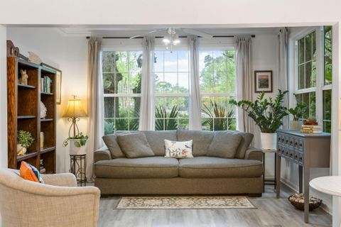 60 Fenwick Hall Allee Alley 314