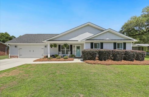 1207 Dennis Boulevard