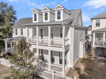 1027 Avenue Of Oaks