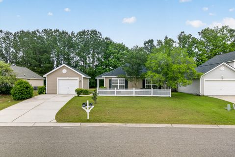 128 Savannah River Drive active home in Lakes Of Summerville, Summerville, SC