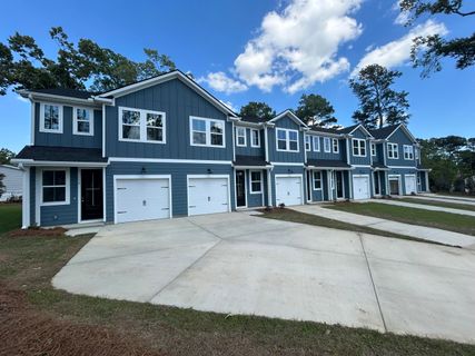 121 Berry Shoals Drive active home in Windward Village, Summerville, SC