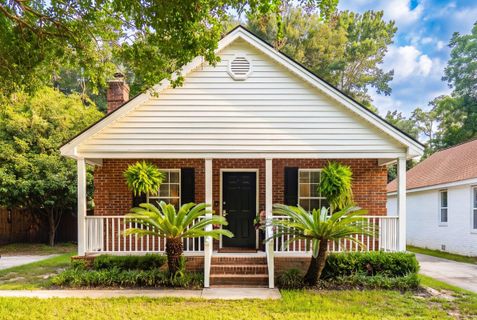 1183 Lazy Lane active home in Old Georgetown Crossing, Mount Pleasant, SC