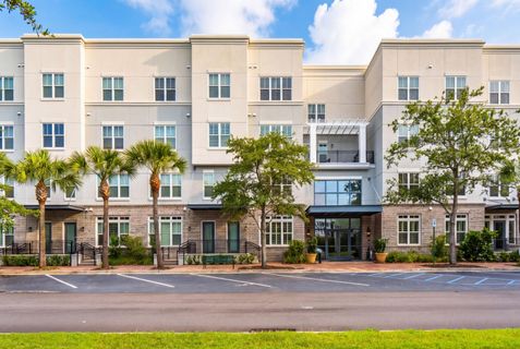 200 River Landing Drive 102a active home in Daniel Island, Charleston, SC