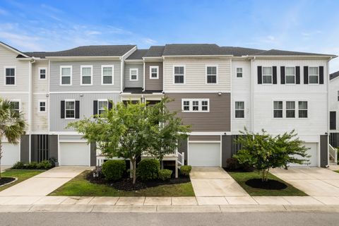 582 Mclernon Trace active home in Marshview Commons, Johns Island, SC