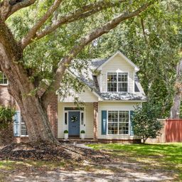 5452 Roxbury Drive
