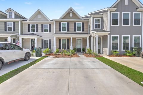 378 Green Fern Drive active home in Hampton Woods, Summerville, SC