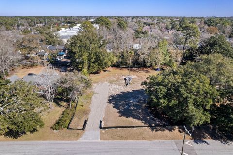 927 Lakeview Drive