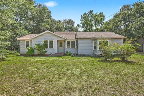 1011 Leonard Drive active home in Morris Acres, Johns Island, SC