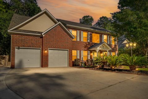 112 N Knightsbridge Court